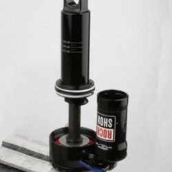 Rock Shox Super Deluxe -iskarihuolto